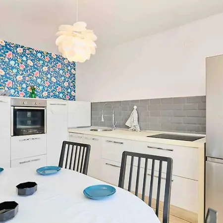 New Amazing Flat Just Above The Old 公寓 *