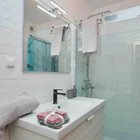 New Amazing Flat Just Above The Old Apartmán *