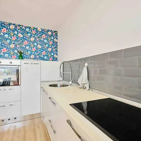 New Amazing Flat Just Above The Old Apartmán