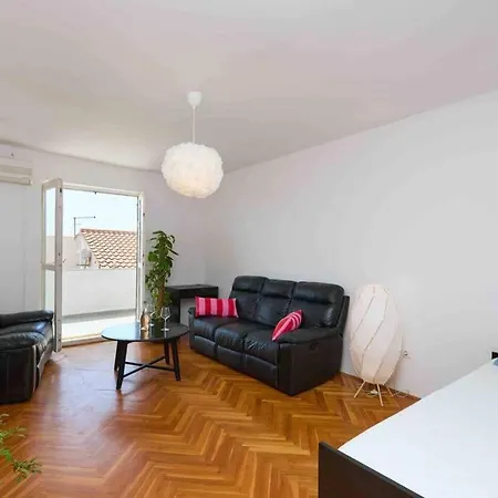 New Amazing Flat Just Above The Old 아파트 *