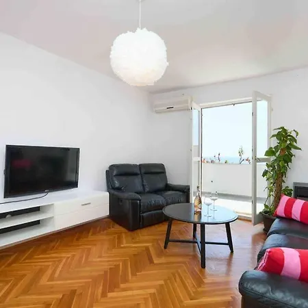 New Amazing Flat Just Above The Old دوبروفينك